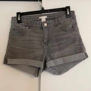 H&M size 6 cuffed gray denim stretch shorts